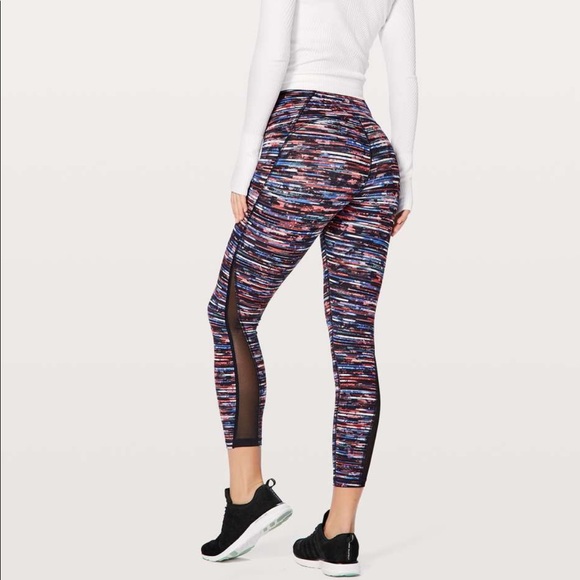 Lululemon Train Times 7/8 Tight 25”, Hinshu Alpine White/Multi, size 6 - Picture 2 of 10